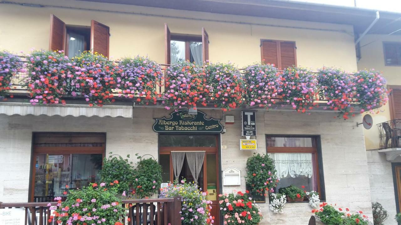 Albergo Ristorante Centro Vico Canavese Exterior foto